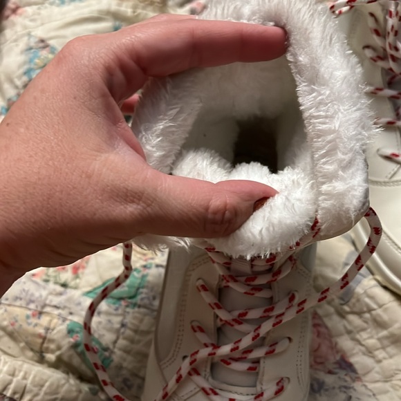 Girls white snow boots size 3.5 - Picture 4 of 5